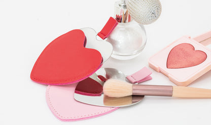 Espejo compacto corazón en polipiel