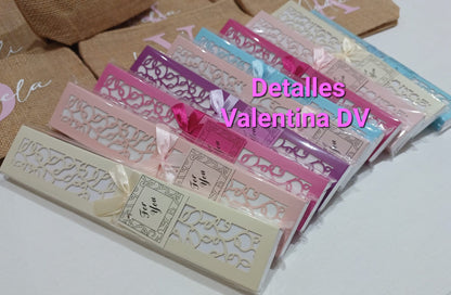 Abanico bambú y tela de colores en caja de regalo