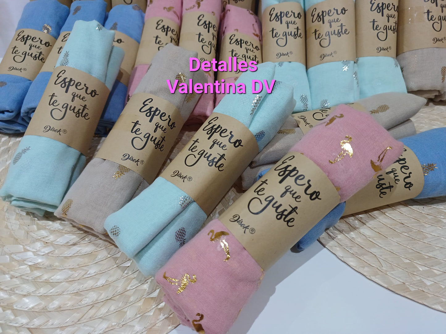 Pañuelo piñas y flamencos con presentación kraft