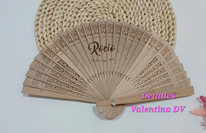 Abanico de madera personalizado con calados grabación láser