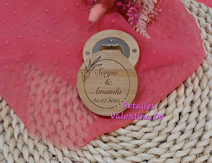 Abridor imantado de bambú natural grabado a láser