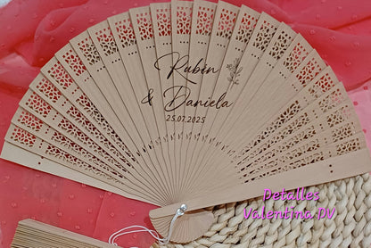 Abanico de madera personalizado con calados grabación láser