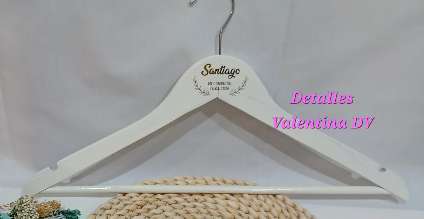 Percha de madera personalizada grabada a láser