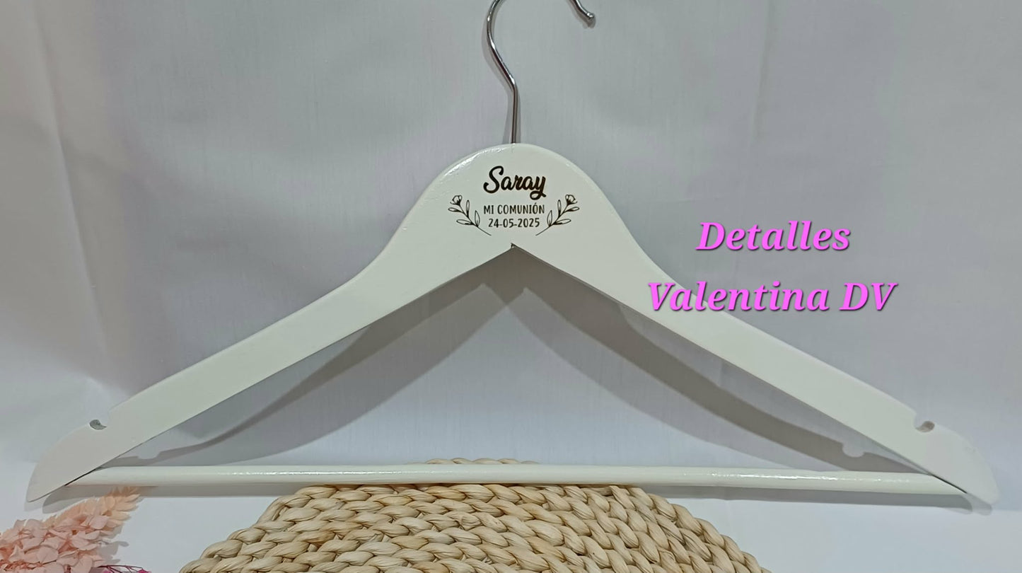 Percha de madera personalizada grabada a láser