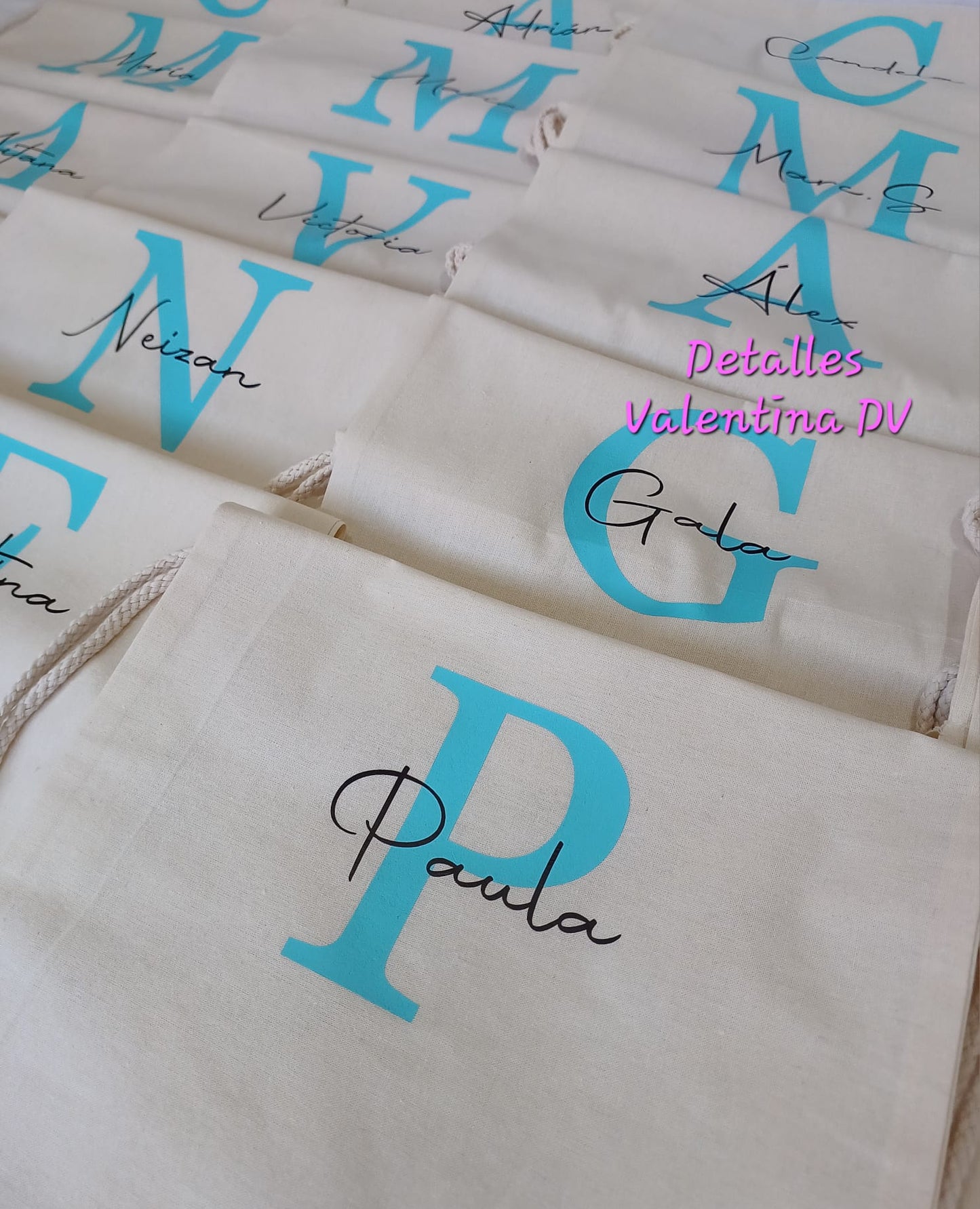 Pack personalizado de mochila de algodón y bidón con inicial y nombre