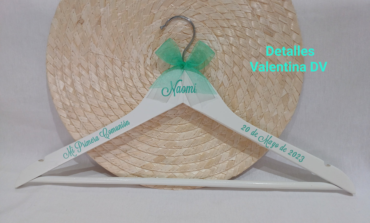 Percha blanca personalizada